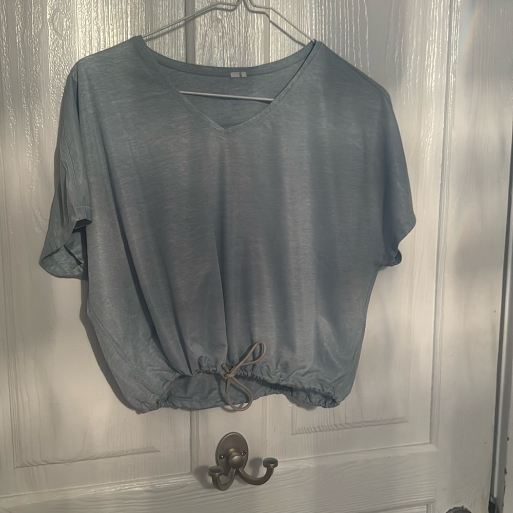 CALIA by Carrie Underwood Women’s Blue Scrunch Bottom Cropped Tee Size Small